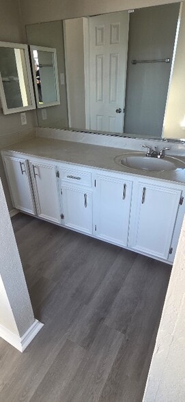 Building Photo - 2710 Willow Springs Rd