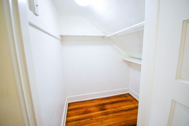 Building Photo - CLE-4637