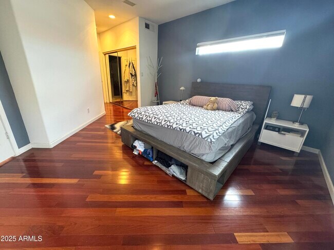 Building Photo - 8833 S 51st St