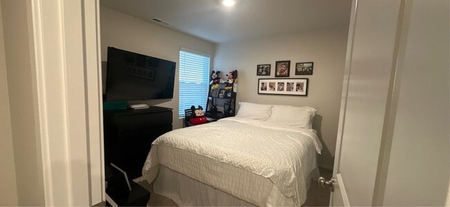 Building Photo - 477 Himalaya St. NE