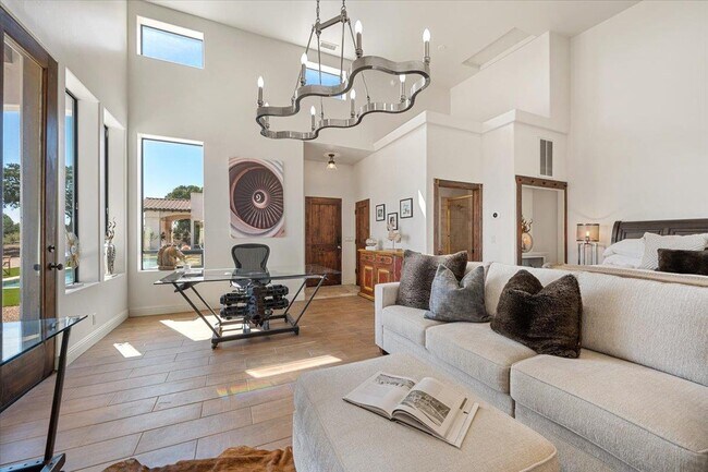 Building Photo - 6750 Golden Pheasant Ln