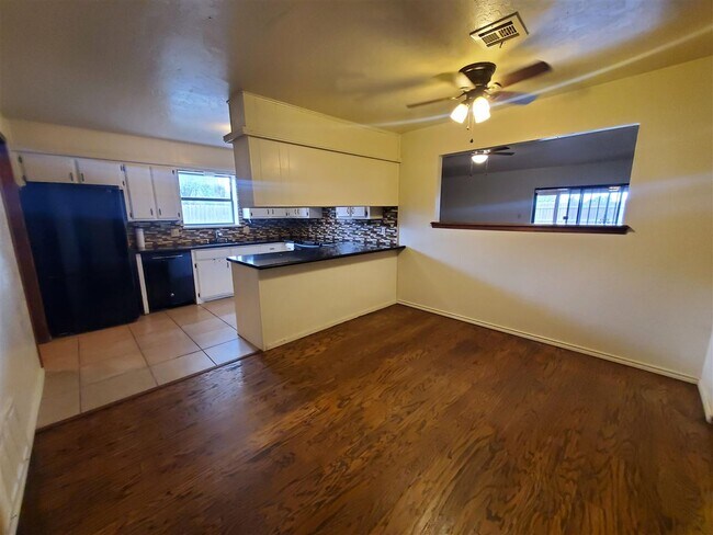 Building Photo - 1702 NW Gray Warr Pl
