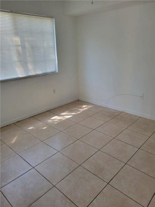 Building Photo - 5005 Wiles Rd