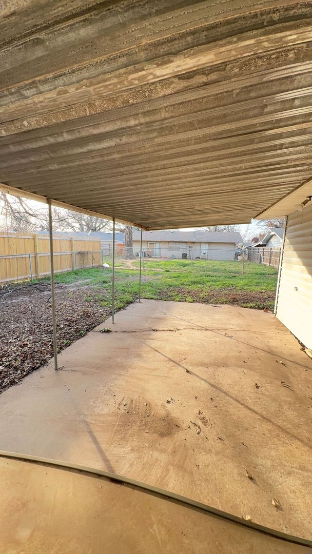 Building Photo - 1720 Pawhuska Ave