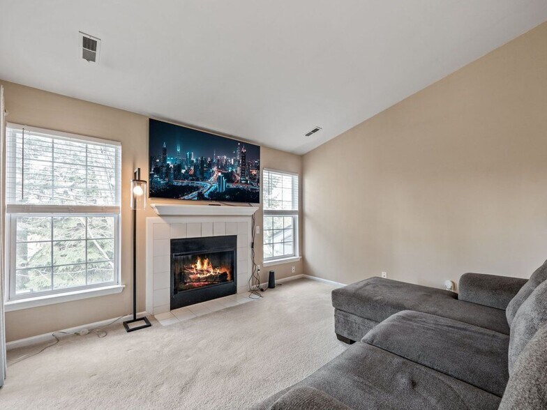 Building Photo - 44975 Marigold Dr