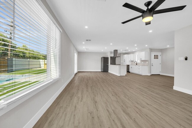 Building Photo - 6 BED/4 BATH Complete remodel with backyard pool & bar