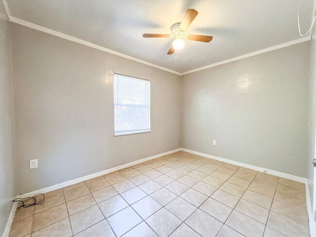 Building Photo - Nylic 14