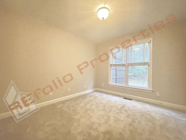 Building Photo - Freshly Painted with New Carpet and Wood F...