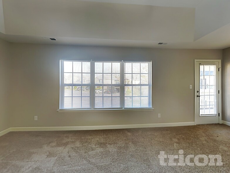 Building Photo - 6405 Lanzerac Manor Dr