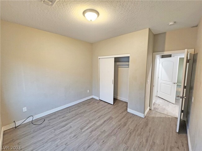 Building Photo - 1121 Sixshooter Ave