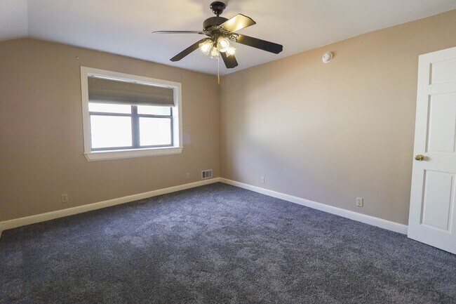 Building Photo - Updated Move In Ready 3-Bedroom Home, Grea...