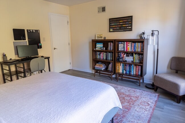 Building Photo - 7436 Nall Ave