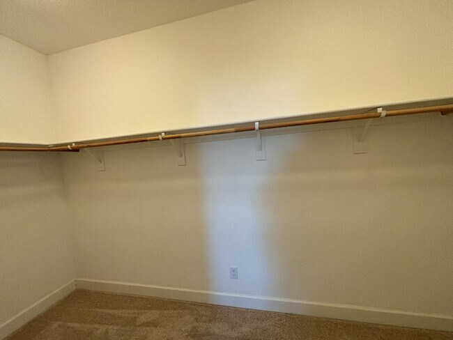 Building Photo - 402 Crimson Cir