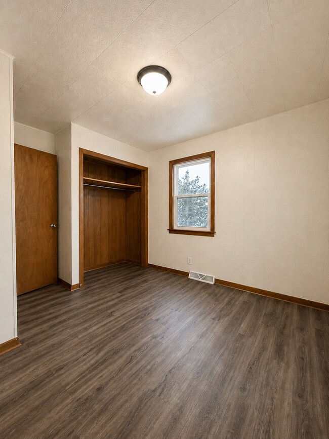 Building Photo - Charming 2 Bed / 2 Bath Home in Baraboo, WI