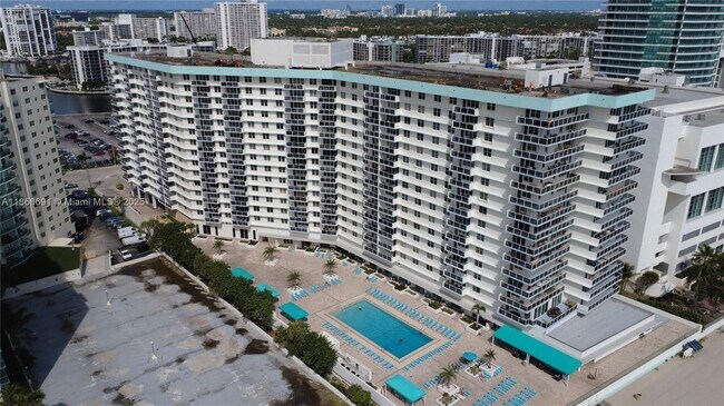 Primary Photo - 3725 S Ocean Dr