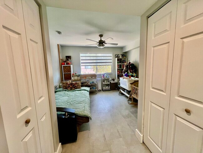 Building Photo - 2033 SE 10th Ave