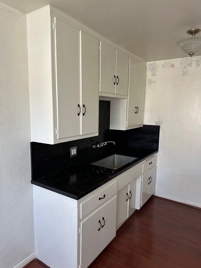 Building Photo - 26025 Cypress St