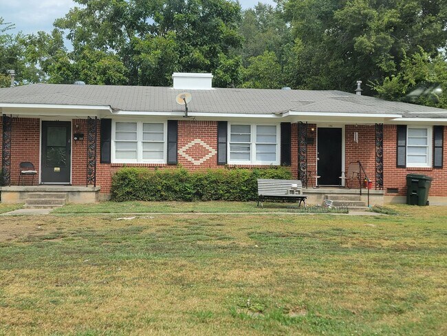 Building Photo - 144-146e