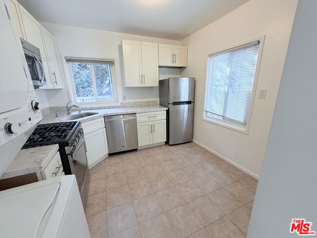 Building Photo - 1160 N Spaulding Ave