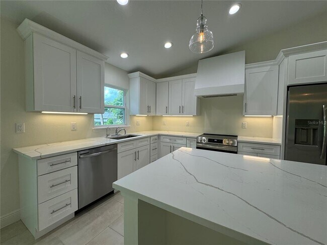 Building Photo - 1340 3rd St