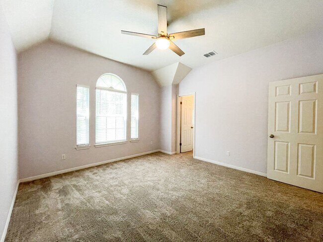 Building Photo - Beautiful 4 Bedroom 2.5 Bathroom Home in L...