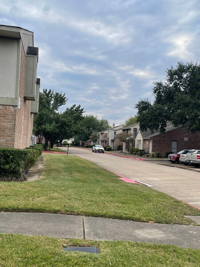 Building Photo - 9250 Beechnut St