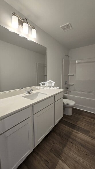 Building Photo - 2133 Boxwood Cir