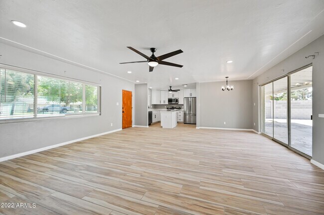 Building Photo - 1226 W Rancho Dr
