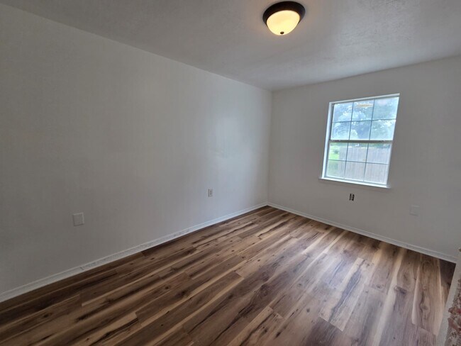 Building Photo - 5019 East St