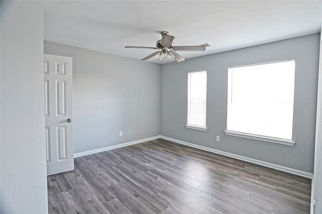 Building Photo - 18315 Water Mill Dr