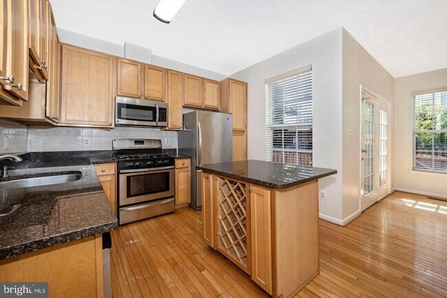 Building Photo - 45515 Lakemont Square