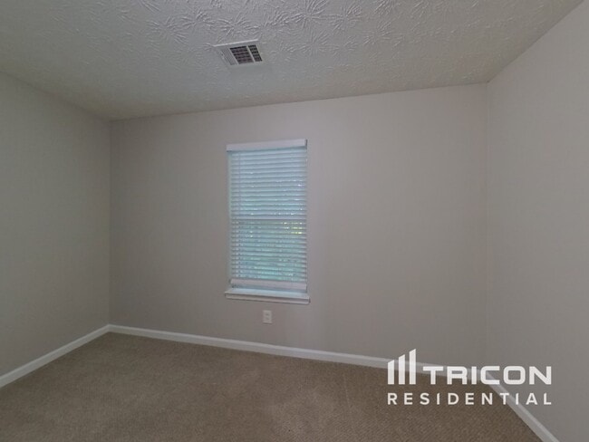 Building Photo - 38 Springbottom Dr SE