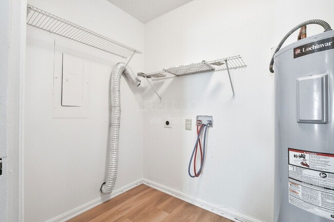 Building Photo - 5628 Wooded Lake Dr