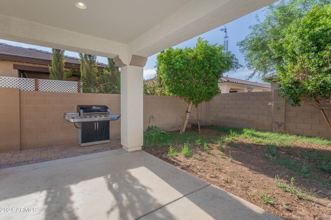 Building Photo - 10432 W Papago St