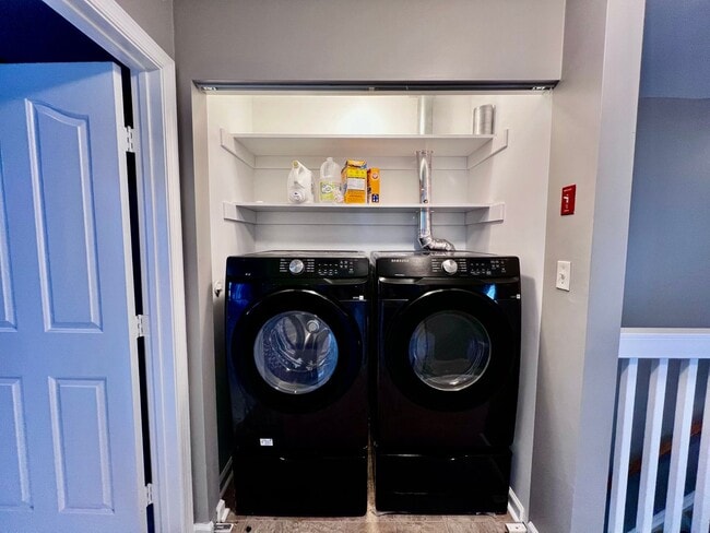 Building Photo - Stunning Castleton Condo