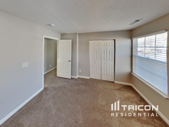 Building Photo - 242 Julian Pond Ln