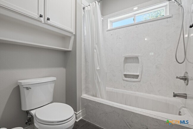 Building Photo - 1745 Alta Vista Loop