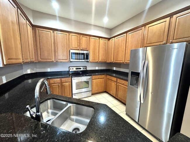 Building Photo - 2017 Pond Ridge Ct