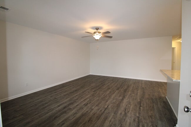 Building Photo - 578 Brushwood Dr