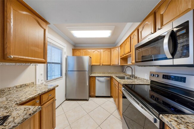 Building Photo - 20400 W Country Club Dr