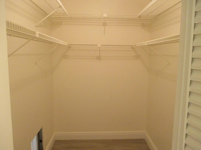 Building Photo - 106 Lake Dora Dr