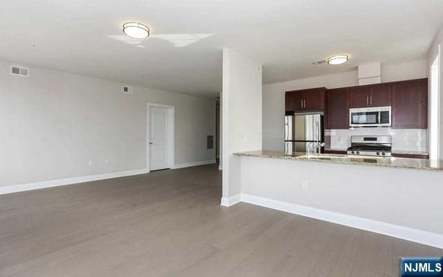 Building Photo - 555 10th St