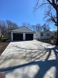 Building Photo - 216 S Elmwood Ave