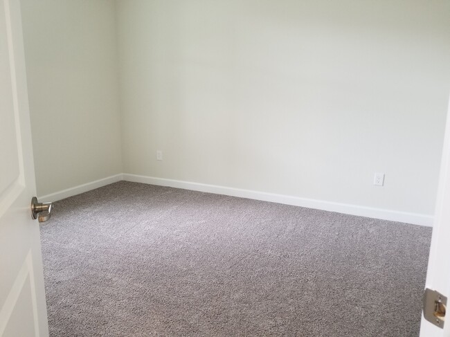 Building Photo - Must See Oaks at Moss Park Home!