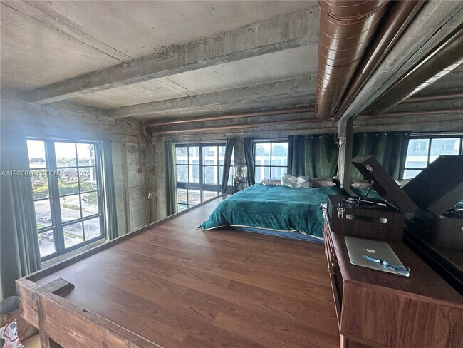 Building Photo - 1749 NE Miami Ct