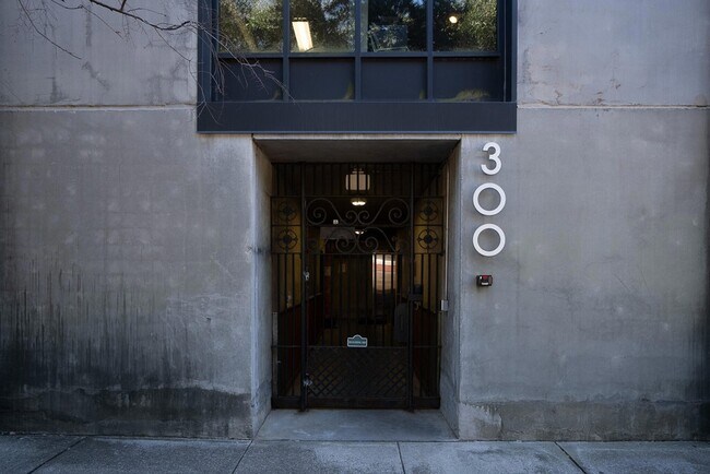 Building Photo - 1 Cool Blow St