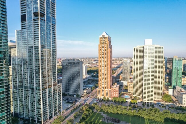 Building Photo - 1160 S Michigan Ave