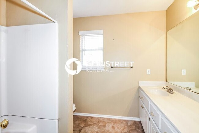 Building Photo - 3 Bedroom Pet-Friendly Home in Oklahoma City, OK with Main Street Renewal