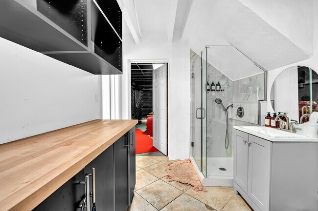 Building Photo - 3450 NE 19th Ave