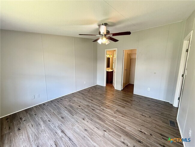 Building Photo - 319 E Zipp Rd